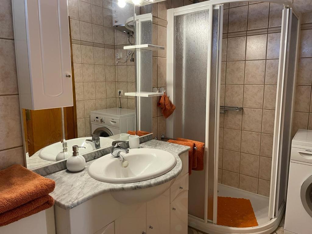 The White Dragos With Ocean View - Ac - Private Pool Apartment Tias Luaran gambar