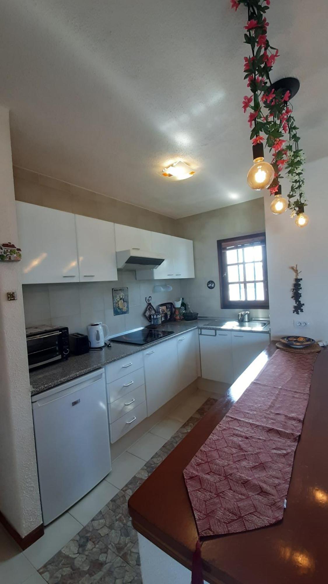 The White Dragos With Ocean View - Ac - Private Pool Apartment Tias Bilik gambar